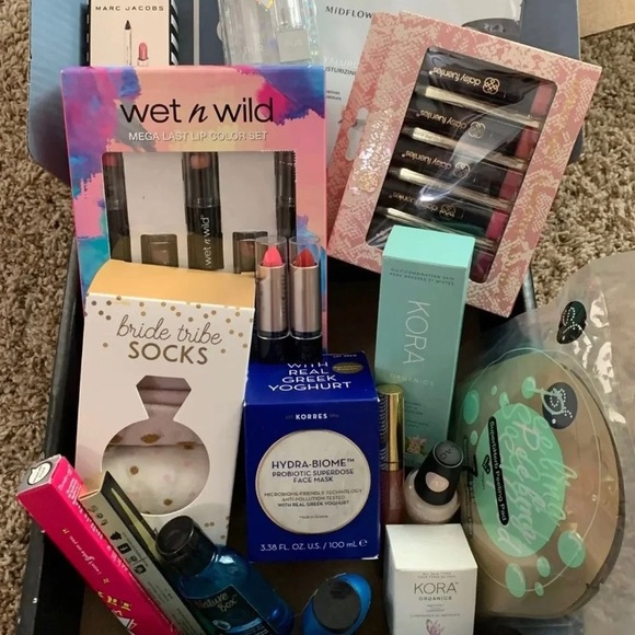 Makeup Bundle - Picture 2 of 4